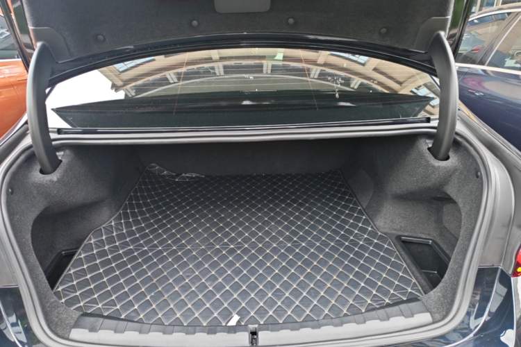 Used BMW i3 2022 eDrive 35 L Trunk