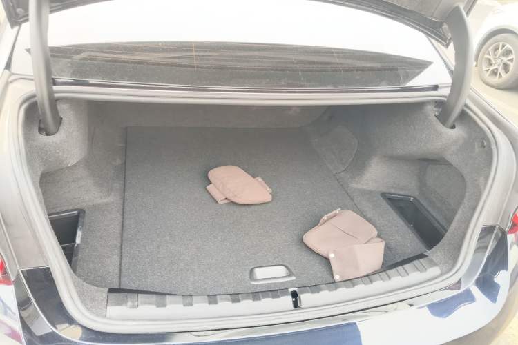 Used BMW i3 2022 eDrive 35 L Trunk