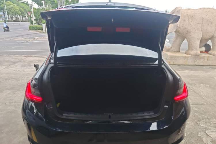 Used BMW i3 2022 eDrive 35 L Trunk