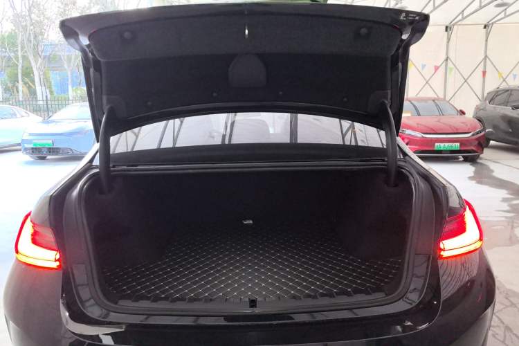 Used BMW i3 2022 eDrive 35 L Trunk