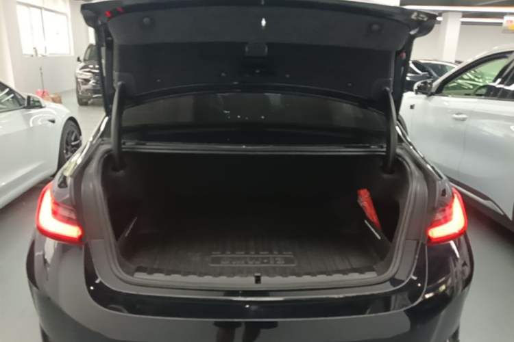 Used BMW i3 2022 eDrive 35 L Trunk