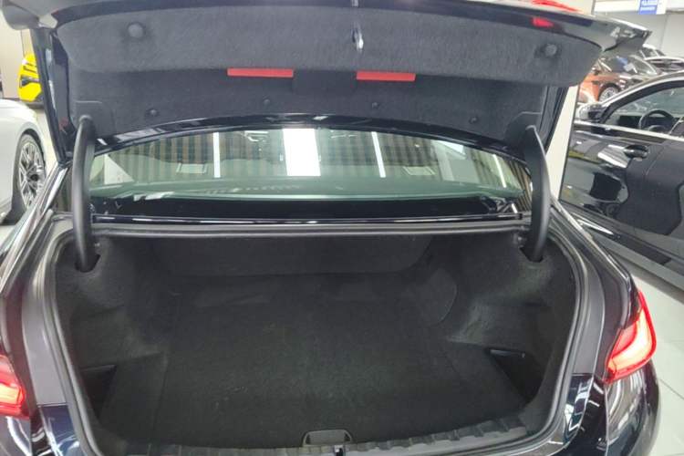 Used BMW i3 2022 eDrive 35 L Trunk