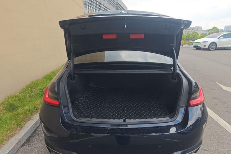 Used BMW i3 2022 eDrive 35 L Trunk
