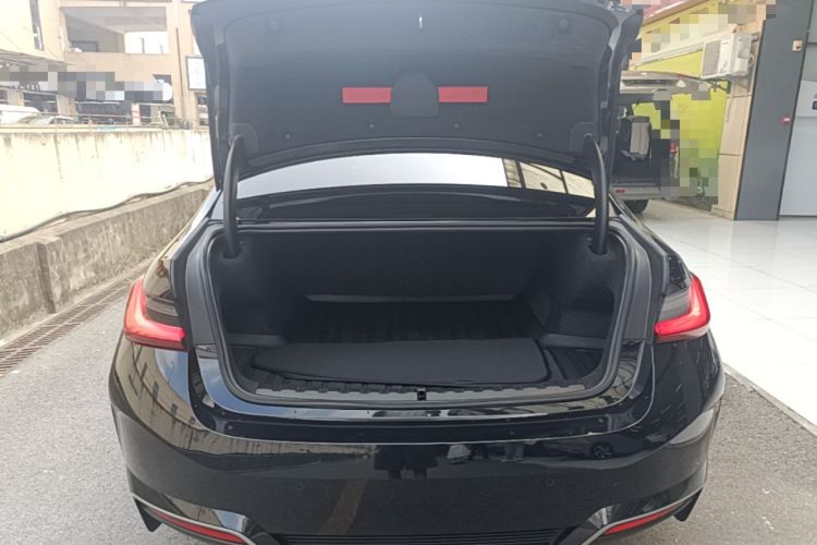 Used BMW i3 2022 eDrive 35 L Trunk