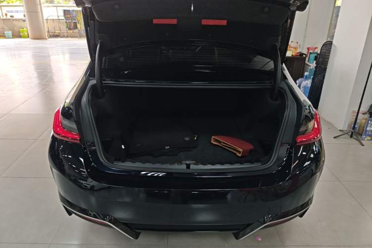 Used BMW i3 2022 eDrive 35 L Trunk