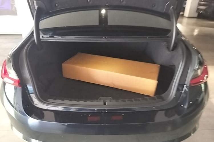 Used BMW i3 2022 eDrive 35 L Trunk