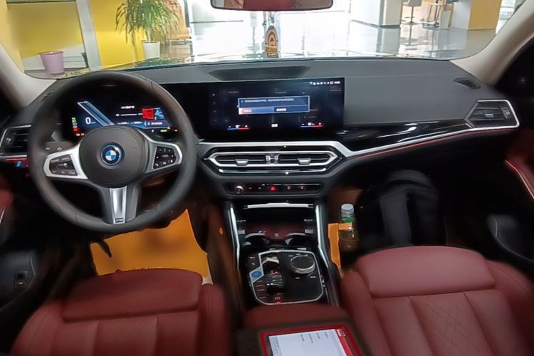 Used BMW i3 2022 eDrive 35 L Center Console