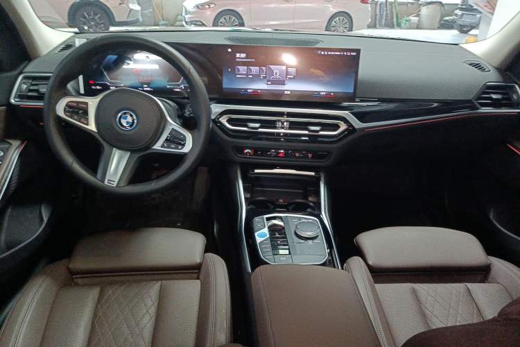 Used BMW i3 2022 eDrive 35 L Center Console