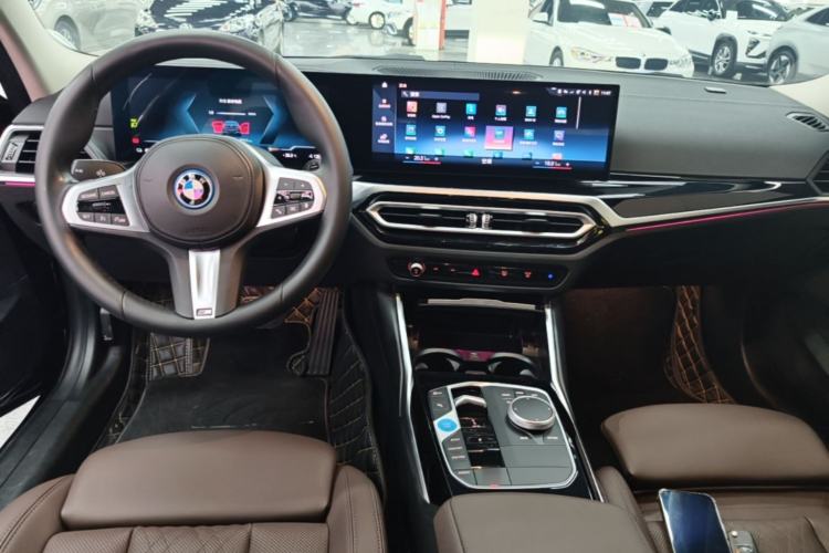 Used BMW i3 2022 eDrive 35 L Center Console