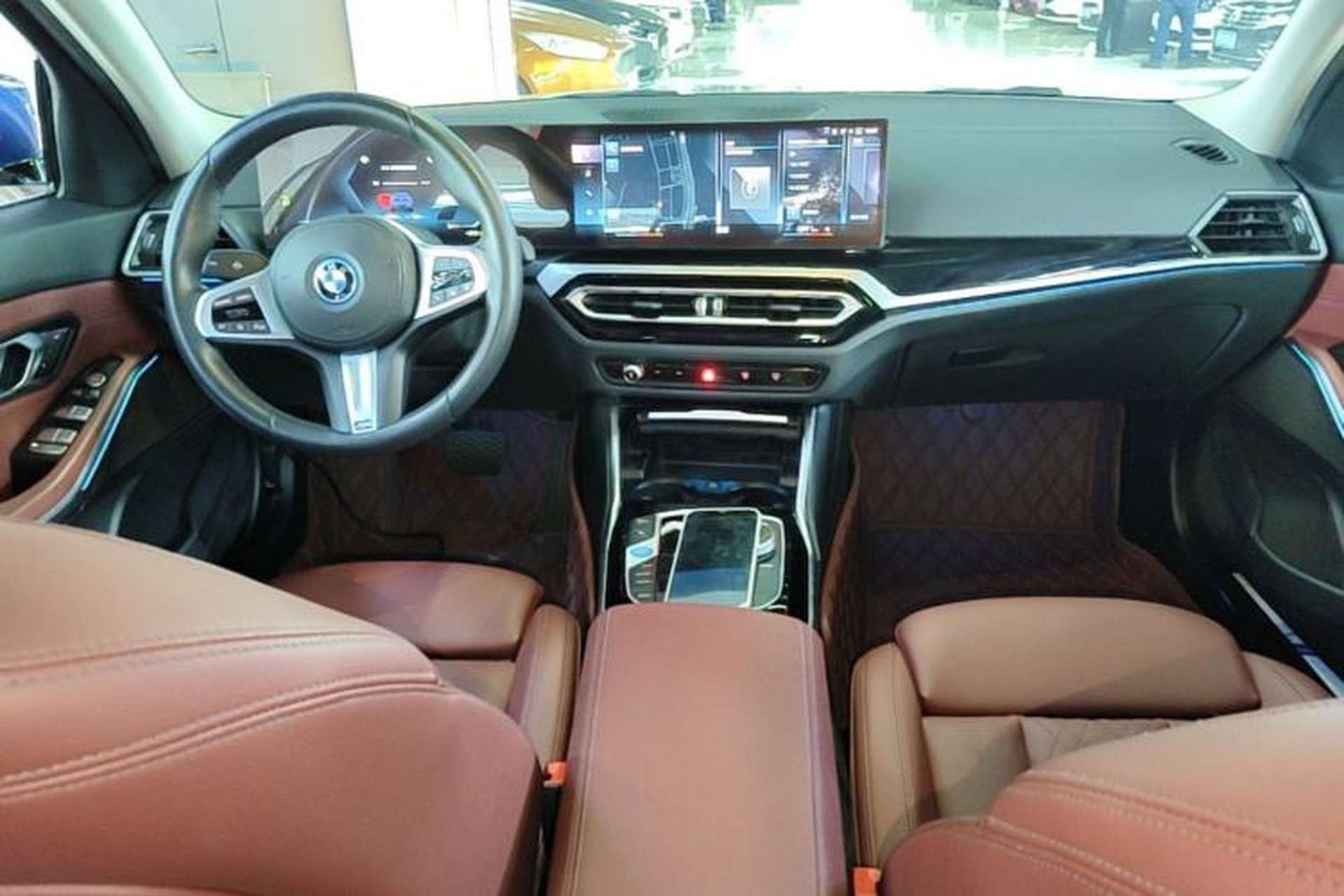 Used BMW i3 2022 eDrive 35 L Center Console