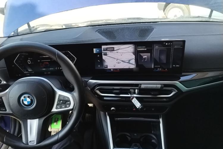 Used BMW i3 2022 eDrive 35 L Center Console