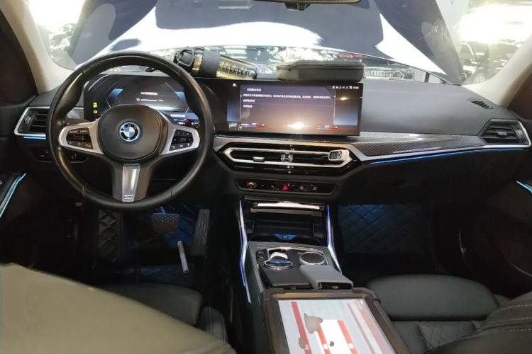 Used BMW i3 2022 eDrive 35 L Center Console