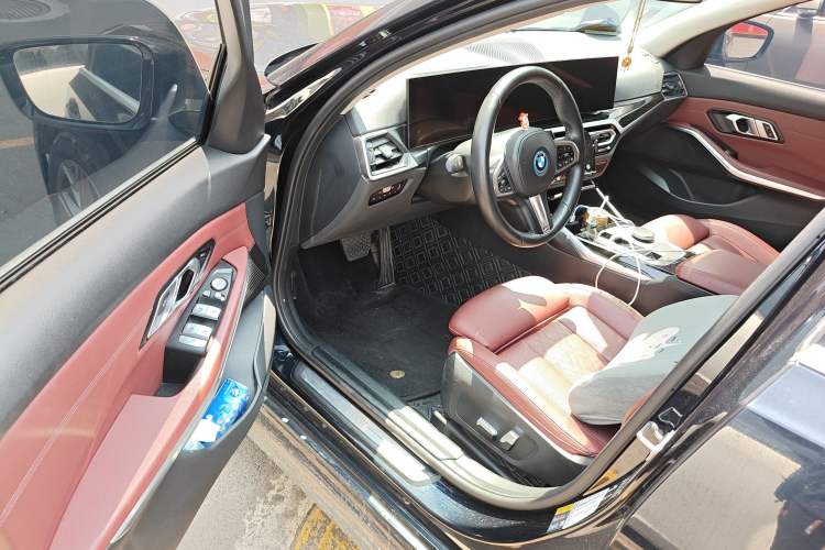 Used BMW i3 2022 eDrive 35 L Driver Seat