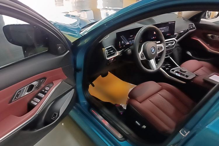 Used BMW i3 2022 eDrive 35 L Driver Seat