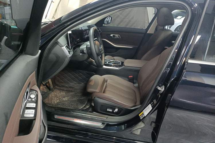 Used BMW i3 2022 eDrive 35 L Driver Seat