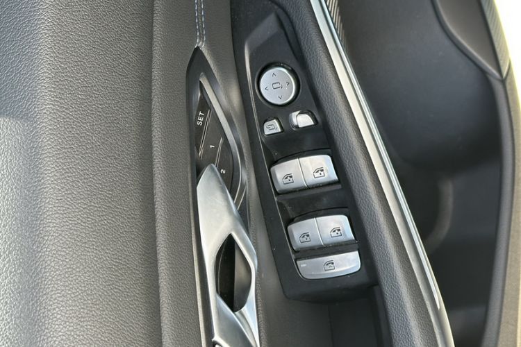 Used BMW i3 2022 eDrive 35 L Interior 10