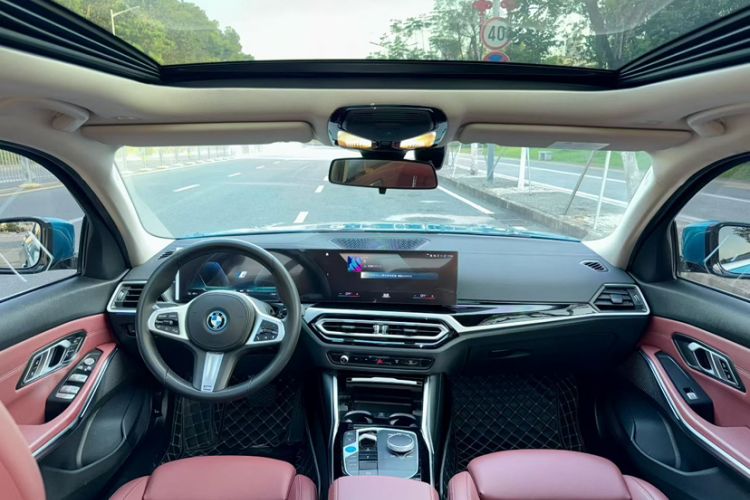 Used BMW i3 2022 eDrive 35 L Interior 2