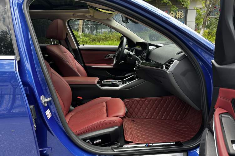 Used BMW i3 2022 eDrive 35 L Interior 3
