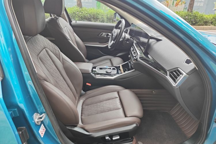 Used BMW i3 2022 eDrive 35 L Interior 4
