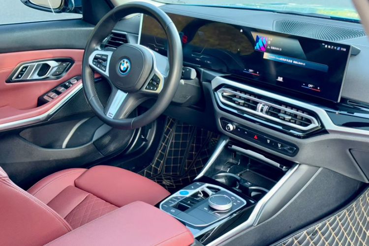 Used BMW i3 2022 eDrive 35 L Interior 4