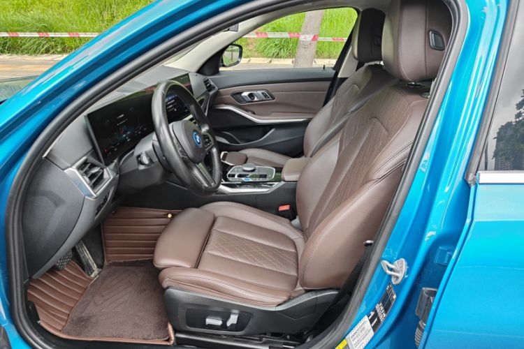 Used BMW i3 2022 eDrive 35 L Interior 5