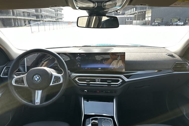 Used BMW i3 2022 eDrive 35 L Interior 9