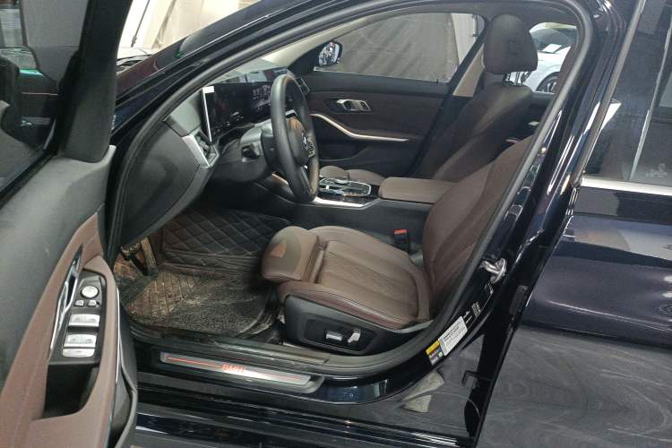 Used BMW i3 2022 eDrive 35 L Left Front Seat