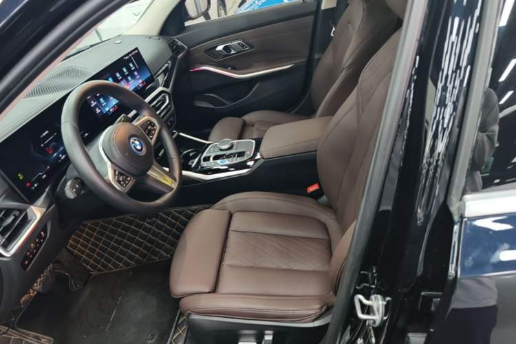 Used BMW i3 2022 eDrive 35 L Left Front Seat