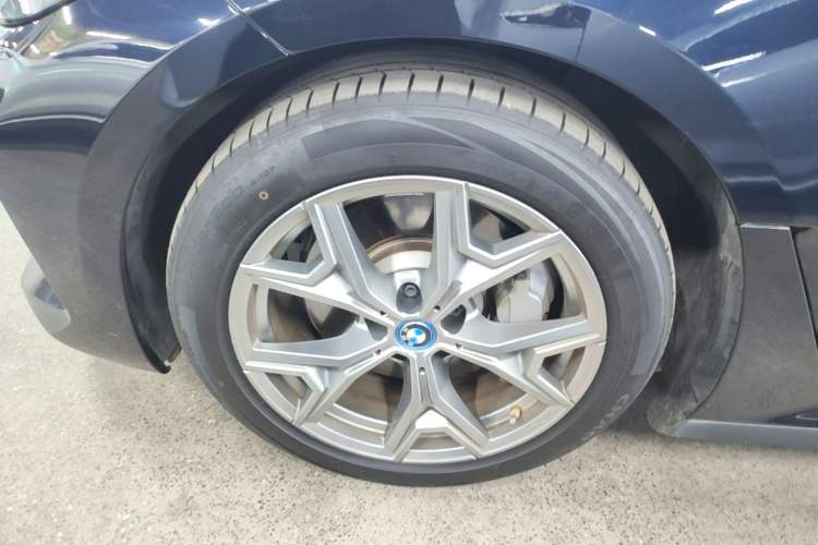 Used BMW i3 2022 eDrive 35 L Left Front Wheel Hub
