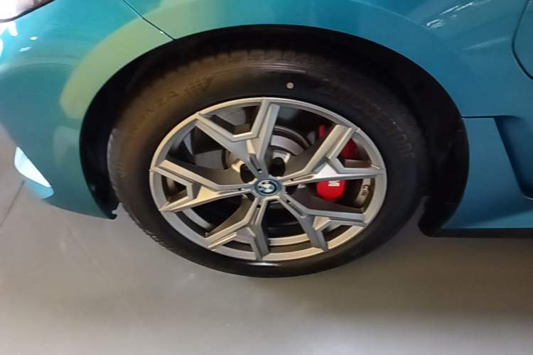 Used BMW i3 2022 eDrive 35 L Left Front Wheel Hub