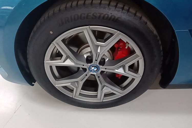 Used BMW i3 2022 eDrive 35 L Left Front Wheel Hub