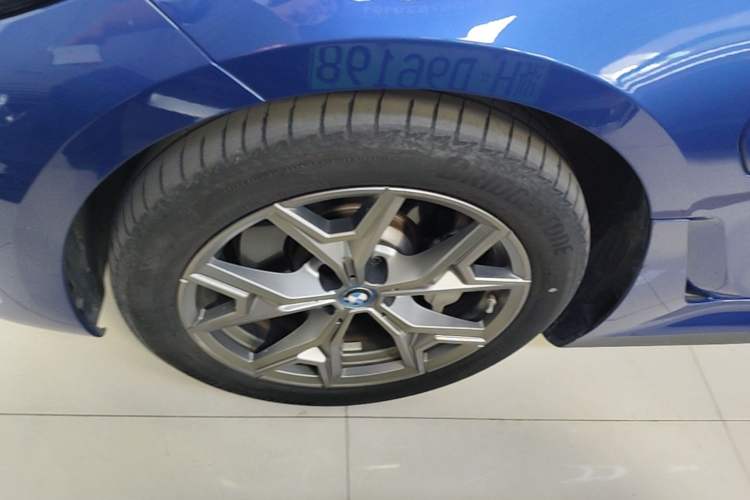 Used BMW i3 2022 eDrive 35 L Left Front Wheel Hub