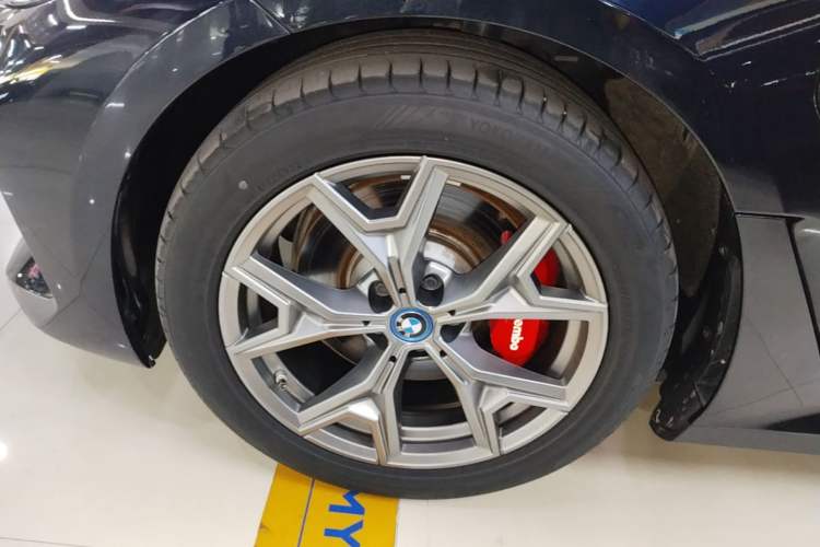 Used BMW i3 2022 eDrive 35 L Left Front Wheel Hub