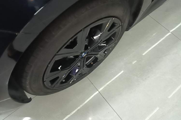 Used BMW i3 2022 eDrive 35 L Left Front Wheel Hub