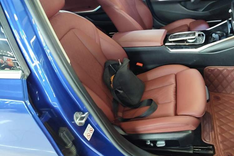 Used BMW i3 2022 eDrive 35 L Right Front Seat
