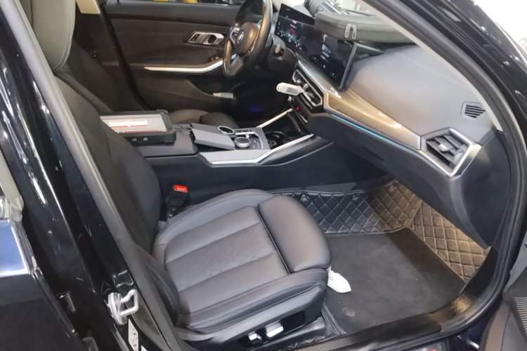 Used BMW i3 2022 eDrive 35 L Right Front Seat