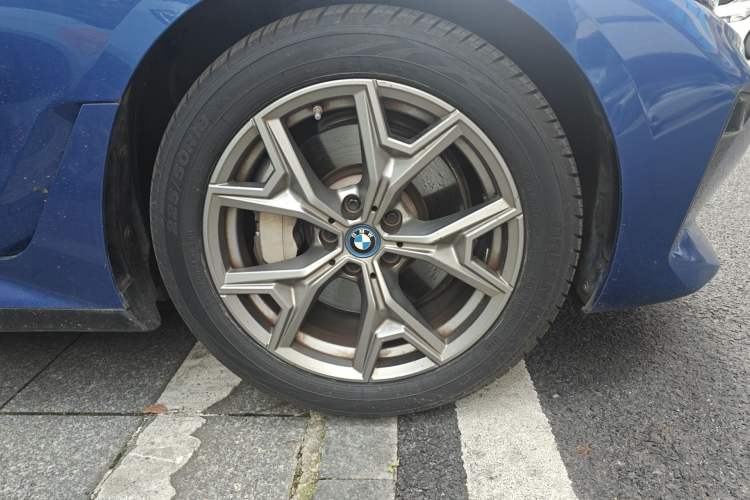 Used BMW i3 2022 eDrive 35 L Right Front Wheel Hub