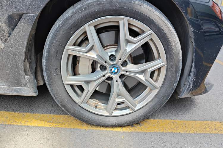 Used BMW i3 2022 eDrive 35 L Right Front Wheel Hub