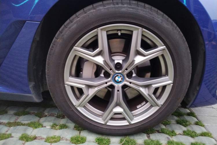 Used BMW i3 2022 eDrive 35 L Right Front Wheel Hub