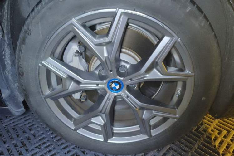 Used BMW i3 2022 eDrive 35 L Right Front Wheel Hub