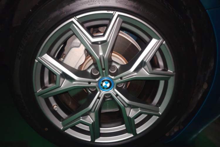 Used BMW i3 2022 eDrive 35 L Right Front Wheel Hub