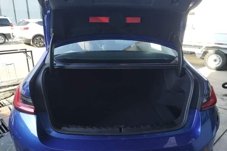 Used BMW i3 2022 eDrive 35 L Trunk