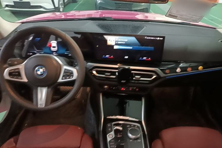 Used BMW i3 2022 eDrive 35 L Center Console