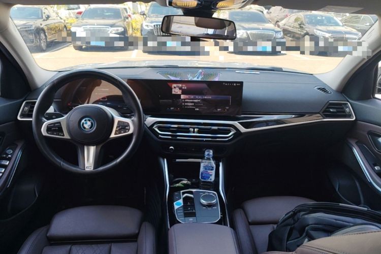 Used BMW i3 2022 eDrive 35 L Center Console