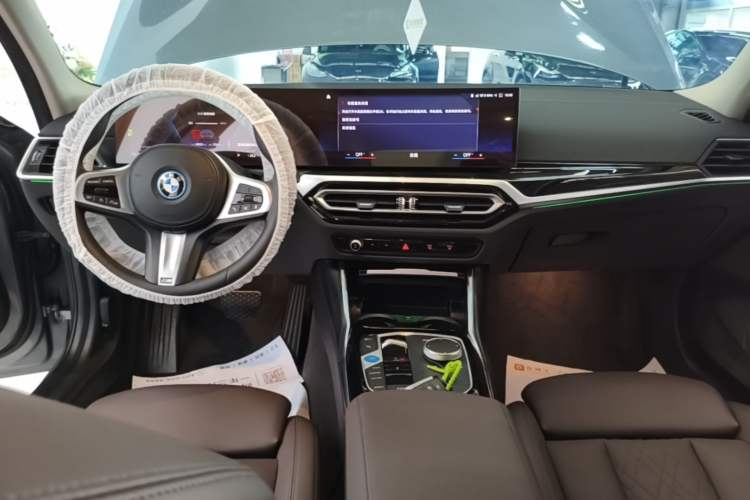 Used BMW i3 2022 eDrive 35 L Center Console