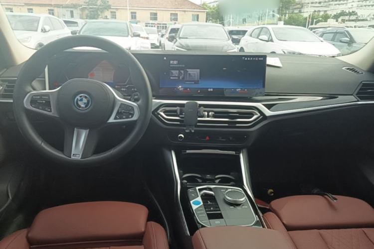 Used BMW i3 2022 eDrive 35 L Center Console