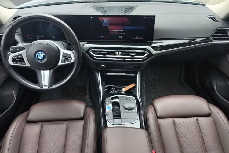 Used BMW i3 2022 eDrive 35 L Center Console