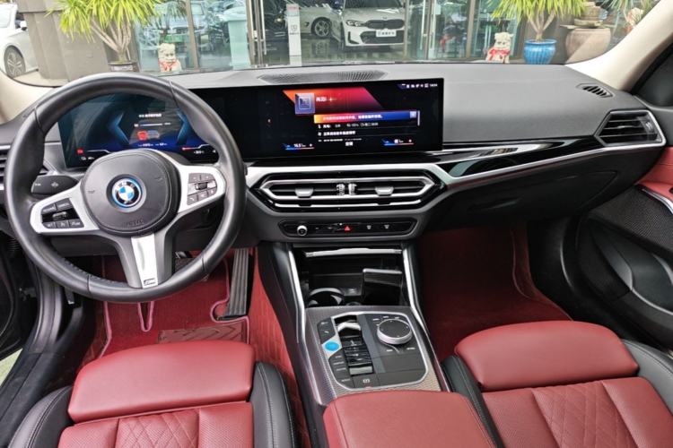 Used BMW i3 2022 eDrive 35 L Center Console