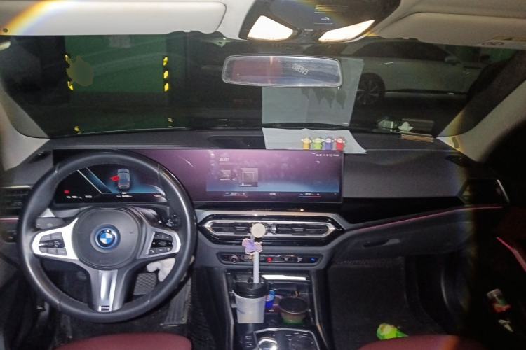 Used BMW i3 2022 eDrive 35 L Center Console