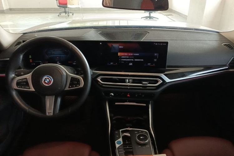 Used BMW i3 2022 eDrive 35 L Center Console
